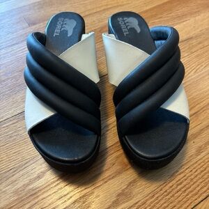 Sorel sandals- blk & white cruise ware 8.5